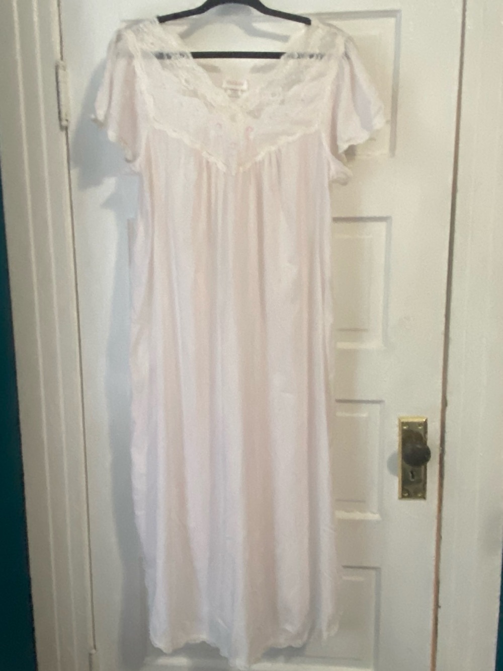 Delicate Lace-Trim Long Nightgown in Soft Pink